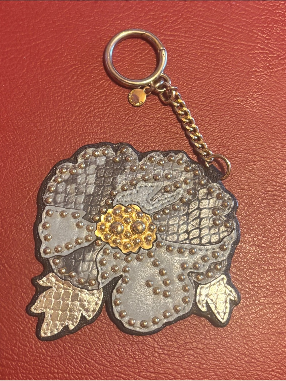 ✴️Michael Kors Metallic Blue-Gray Floral Studded Keychain